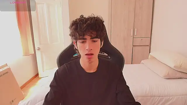 Nude Boy18 online show from June 3, 6:24 pm