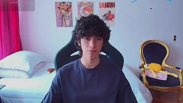 Nude Boy18 online show from July 19, 8:34 pm