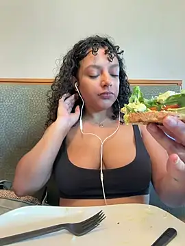 allybluee777 online show from February 24, 1:31 pm