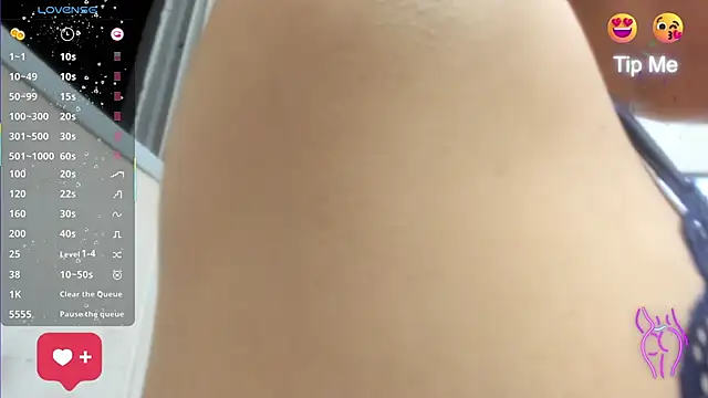 Alicia Whitee online show from January 14, 10:32 am