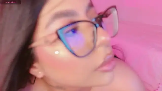 Snapshot of SophiieEvanss chatting on July 14, 3:33 am SophiieEvanss online show from July 14, 3:33 am