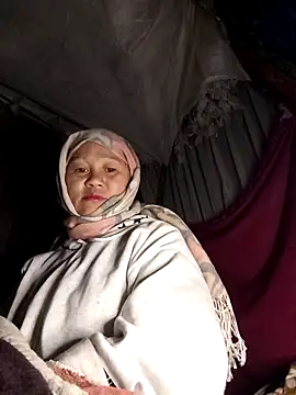 MaiHoa69 online show from January 6, 10:30 am