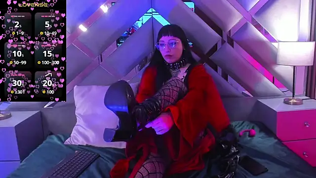 Snapshot of Ravenna666_ chatting on December 21, 2:02 pm Ravenna666 online show from December 21, 2:02 pm