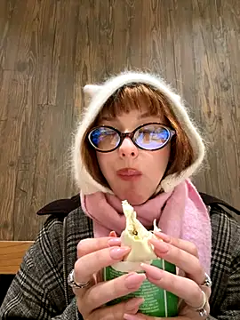 Snapshot of Only_April chatting on September 30, 11:59 am Only April online show from September 30, 11:59 am