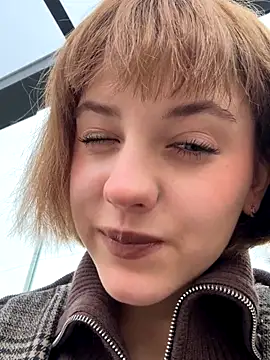 Snapshot of Only_April chatting on October 10, 9:19 am Only April online show from October 10, 9:19 am