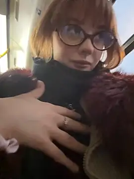 Snapshot of Only_April chatting on November 12, 5:41 am Only April online show from November 12, 5:41 am