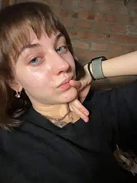 Snapshot of Only_April chatting on December 3, 8:51 pm Only April online show from December 3, 8:51 pm