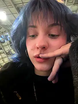 Snapshot of Only_April chatting on January 9, 4:32 pm Only April online show from January 9, 4:32 pm