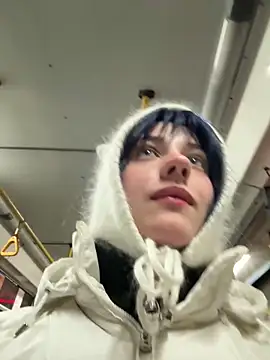 Snapshot of Only_April chatting on March 4, 4:07 am Only April online show from March 4, 4:07 am