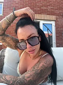 Snapshot of BELLABLACKXUK chatting on July 3, 10:43 am BELLABLACKXUK online show from July 3, 10:43 am
