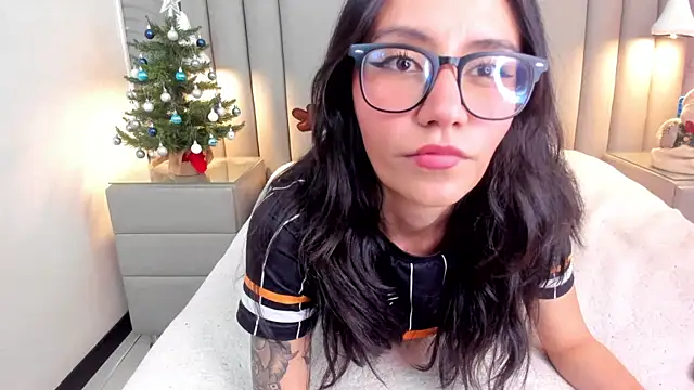 Snapshot of eviegothel_ chatting on December 15, 8:35 pm eviegothel online show from December 15, 8:35 pm
