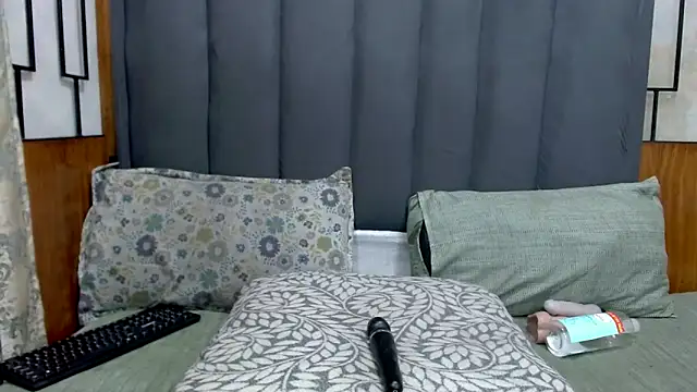 MrsMxx25 online show from April 18, 9:59 pm