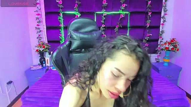 Nanis James online show from March 14, 2:28 am