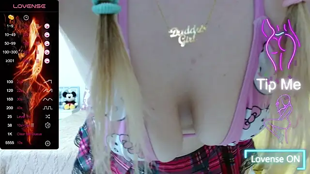 Snapshot of Daddyisssues1 chatting on June 20, 6:27 am Daddyisssues1 online show from June 20, 6:27 am