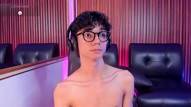 Snapshot of Phillicious__ chatting on February 5, 8:46 pm Phillicious online show from February 5, 8:46 pm