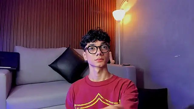 Snapshot of Phillicious__ chatting on March 31, 4:46 am Phillicious online show from March 31, 4:46 am