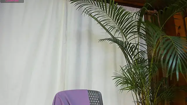 aliciakozlov online show from May 14, 8:37 pm