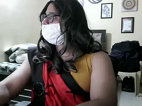 Snapshot of miniSissySlut1 chatting on December 2, 9:36 am miniSissySlut1 online show from December 2, 9:36 am