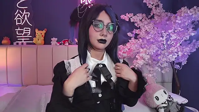 Shizuko  online show from April 28, 8:47 pm