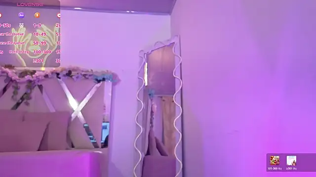 ZURY TAY online show from April 1, 11:44 am