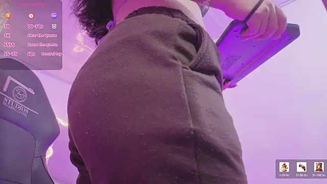 ZURY TAY online show from April 18, 11:58 am