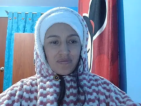 SarahFriendly online show from July 3, 12:50 am