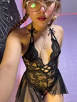 ZeziGamingg online show from February 18, 3:13 am