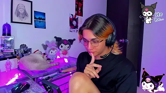 Snapshot of KeitaMoon chatting on December 13, 8:47 pm KeitaMoon online show from December 13, 8:47 pm