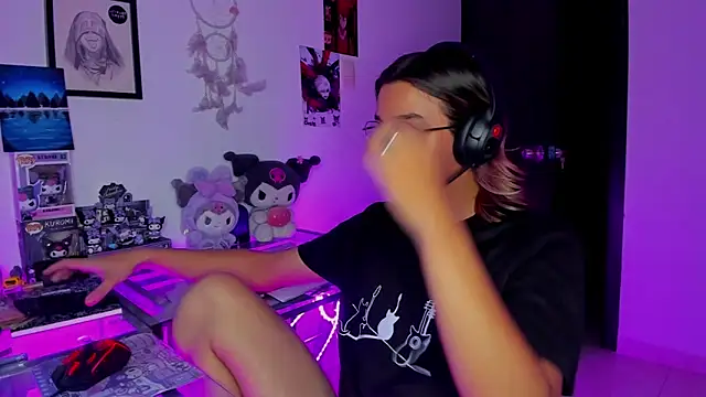 Snapshot of KeitaMoon chatting on March 4, 1:33 am KeitaMoon online show from March 4, 1:33 am