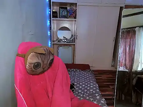 YourNikkieXxx online show from December 16, 11:43 pm