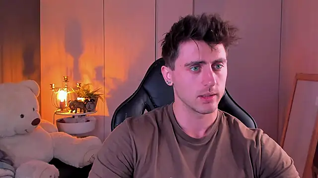 Oscar Miller  online show from October 24, 9:22 pm