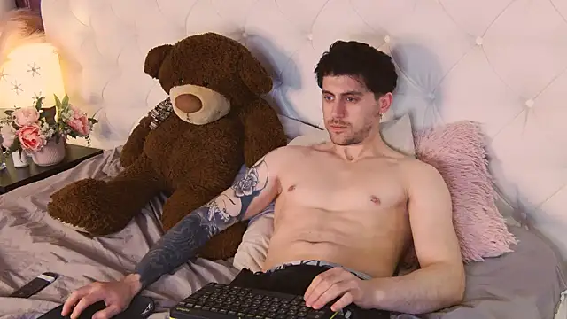 Oscar Miller  online show from March 20, 9:41 pm