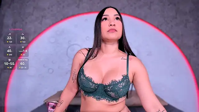 ReinaChloe online show from December 19, 4:58 pm