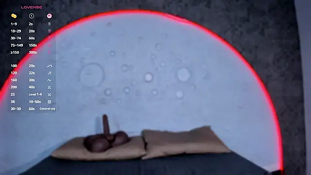 ReinaChloe online show from March 25, 4:35 pm