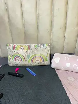 LonelyQueenxx25 online show from May 28, 9:01 pm