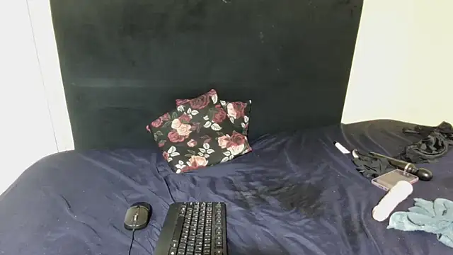 SweetTitties21 online show from April 16, 9:39 pm