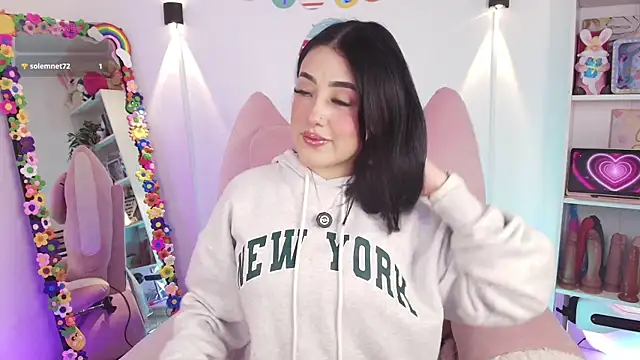 justonecute online show from April 7, 11:48 pm