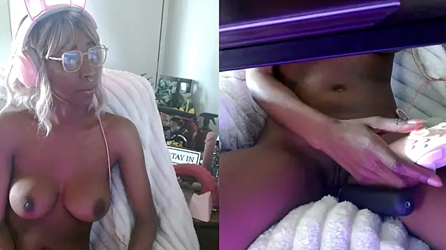 Snapshot of alys_at_college chatting on July 2, 12:44 pm alys at college online show from July 2, 12:44 pm