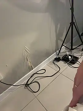 Monamurr  online show from April 5, 1:41 pm