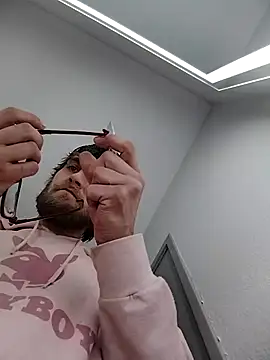 Snapshot of high3ndlowlife chatting on November 2, 5:32 am high3ndlowlife online show from November 2, 5:32 am