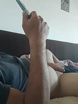 Snapshot of flr196 chatting on March 15, 8:09 am flr196 online show from March 15, 8:09 am