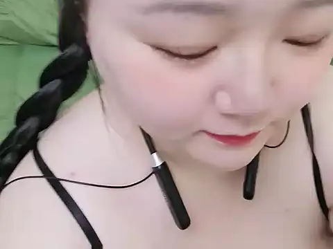 Snapshot of Adelle01 chatting on February 22, 8:46 am Adelle01 online show from February 22, 8:46 am