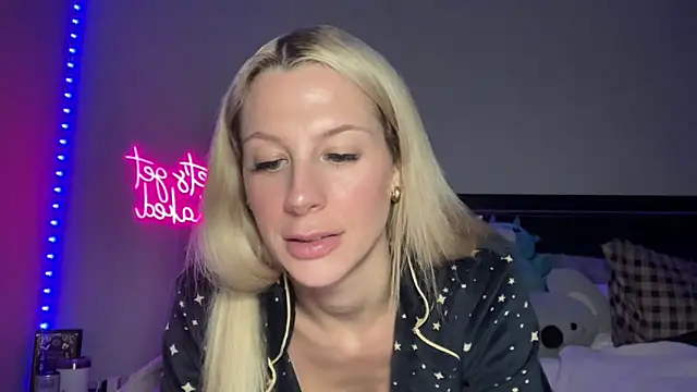 Snapshot of ChelseaCheeky chatting on October 29, 12:24 am ChelseaCheeky online show from October 29, 12:24 am