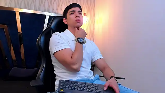 Eryonbradley online show from January 18, 3:05 pm