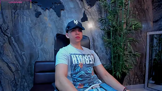 Eryonbradley online show from February 14, 11:29 am