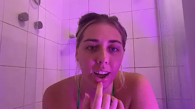 louiseberkeley online show from January 7, 11:34 am