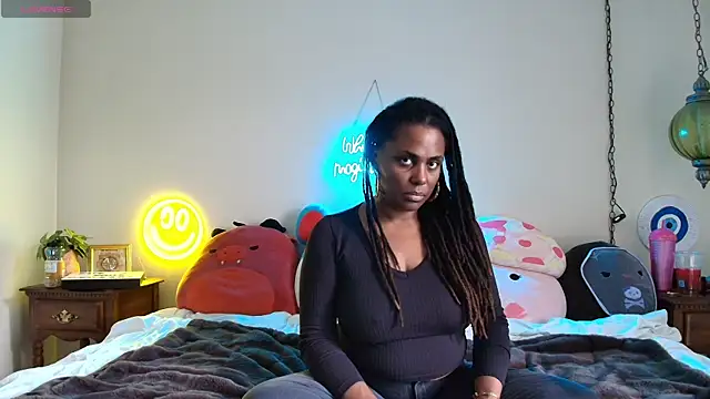 GigiMcFee online show from September 23, 9:18 pm