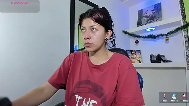 Snapshot of Raven_Rouge_ chatting on January 6, 3:32 am Raven Rouge online show from January 6, 3:32 am