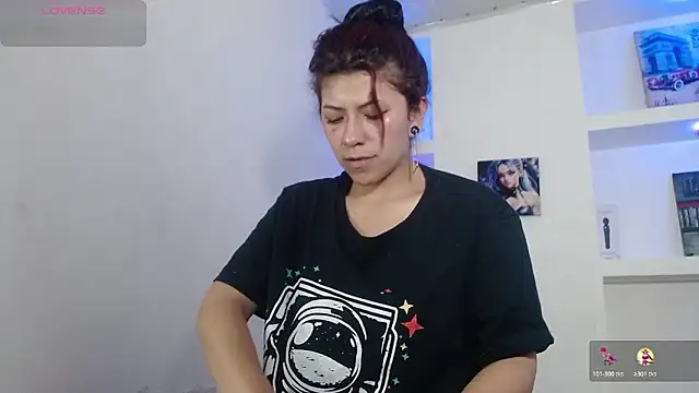 Snapshot of Raven_Rouge_ chatting on January 12, 8:25 pm Raven Rouge online show from January 12, 8:25 pm