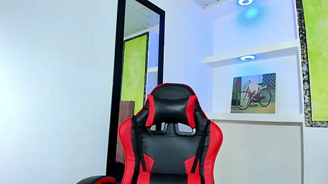 Snapshot of Raven_Rouge_ chatting on February 9, 9:30 pm Raven Rouge online show from February 9, 9:30 pm